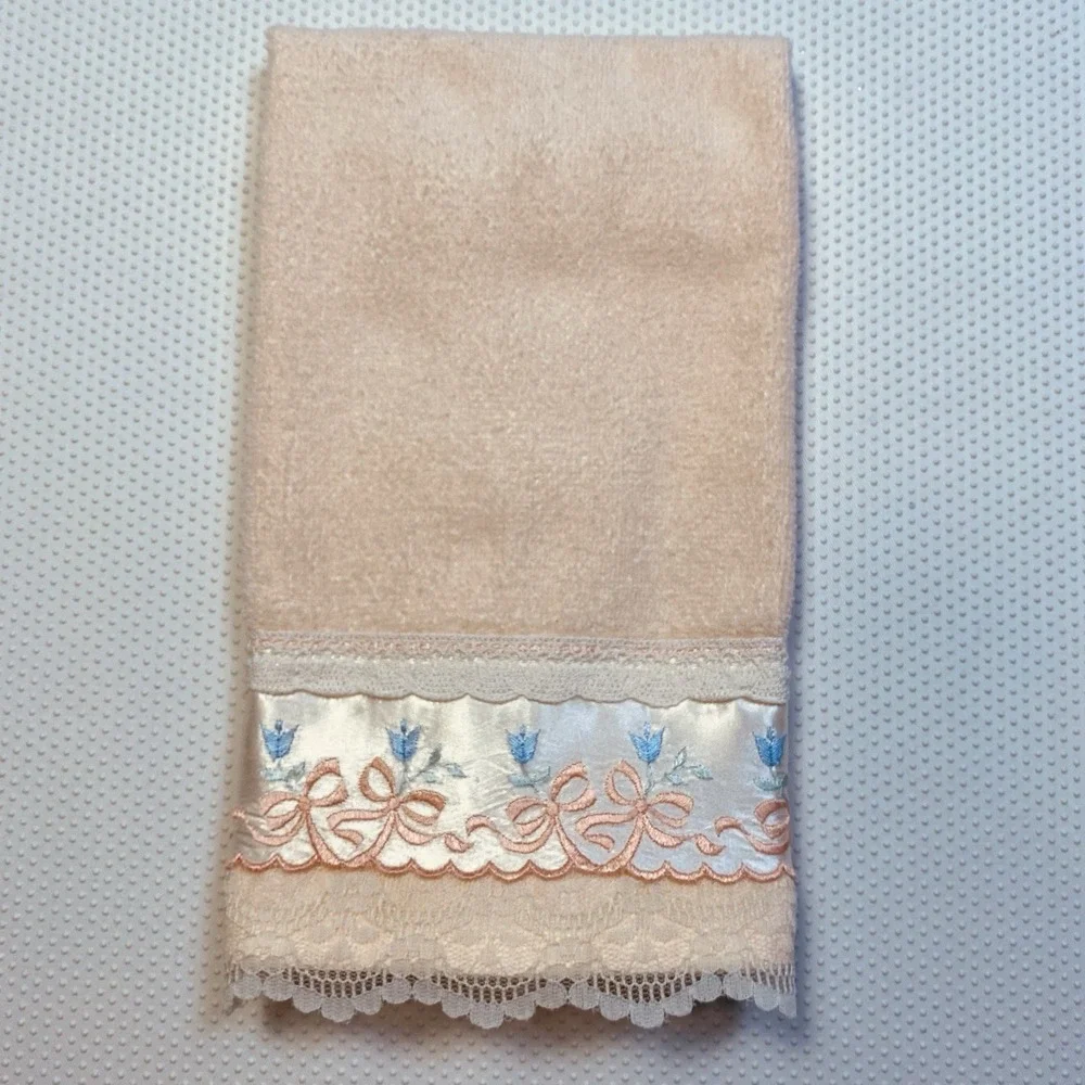 Vintage R.A. Briggs Decorative Bathroom Towel Peach Pink Embroidered Bows Lace‎